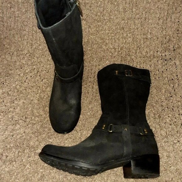UGG-Caddie-Black Burnished Suede-Stud Detail-Western Style Boots-SZ  6-Near Mint - Picture 1 of 7